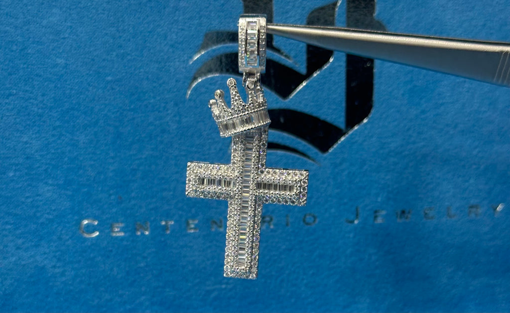 Dije cruz con corona