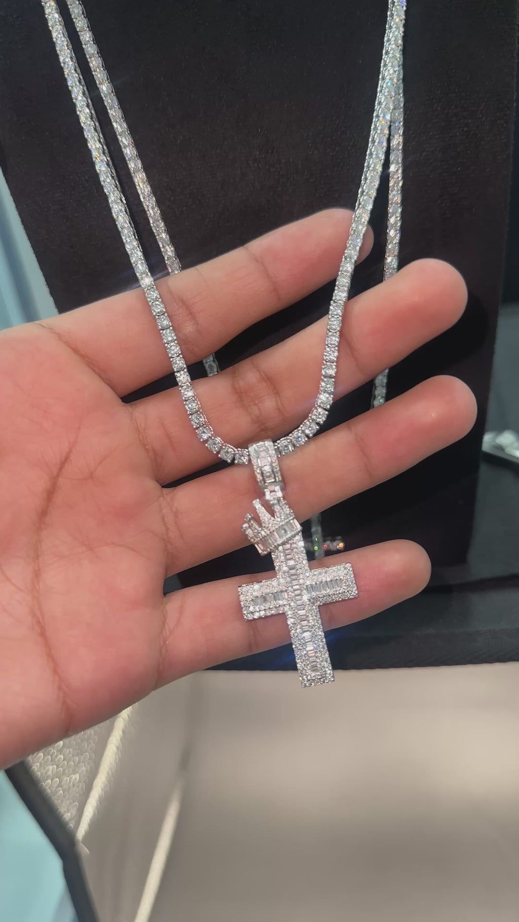 Cadena tennis con dije cruz con corona