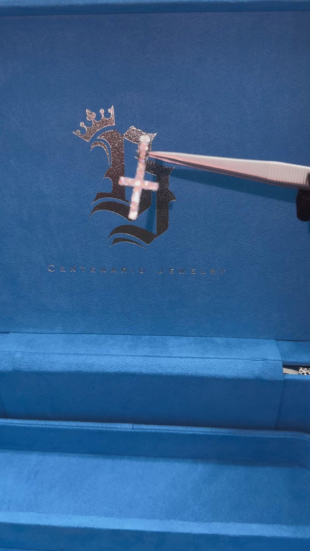 Dije en forma de cruz